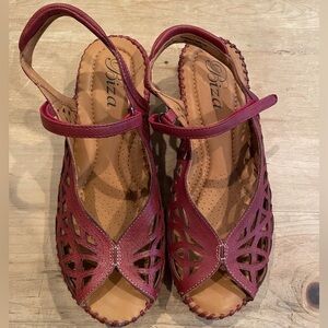 NWOT Biza Red Leather Wedges Therapuetic rubber Sole casual boho resort vacay 10